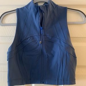 Define Cropped Full-Zip Tank Top *Luon